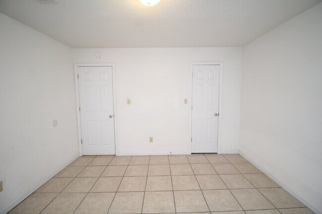 Building Photo - Spacious Vinyl-Sided 2BR Apartment with Open Layout, Private Patio, and Pet-Friendly Options – Av...