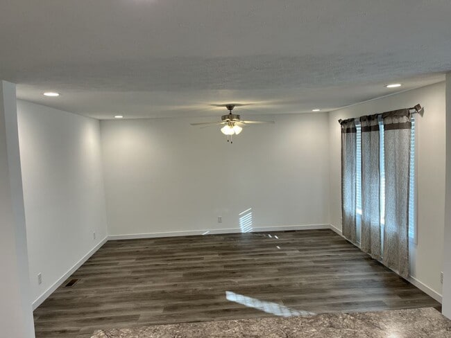 Building Photo - 5100 W Augusta Blvd