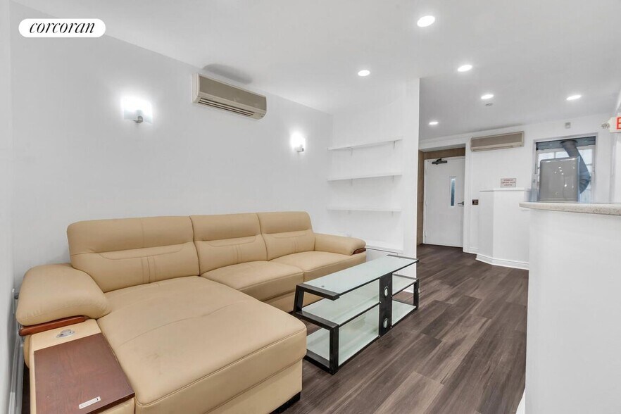 Building Photo - 244 E 32nd St