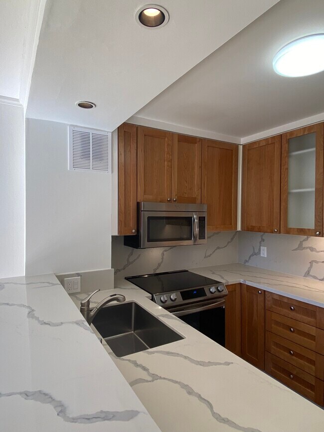 Kitchen - 2040 Franklin St