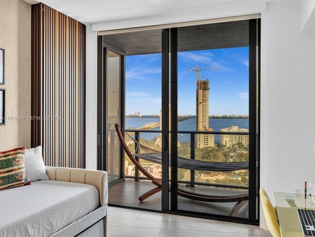 Building Photo - 121 NE 34th St