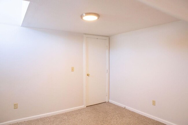 Building Photo - 180 N Main St