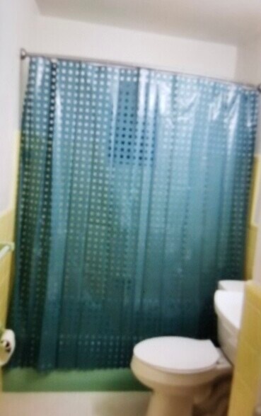 Shower - 4850 Southwest 41st Avenue