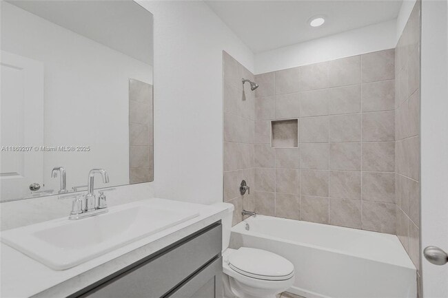 Building Photo - 376 NW 8th Ct