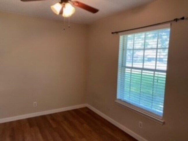 Building Photo - Remodeled Anderson Mill Gem - Must See!