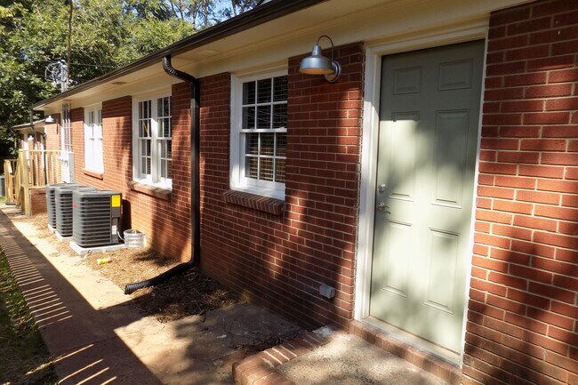 Building Photo - Beautifully Renovated Apartment in Wilmore!