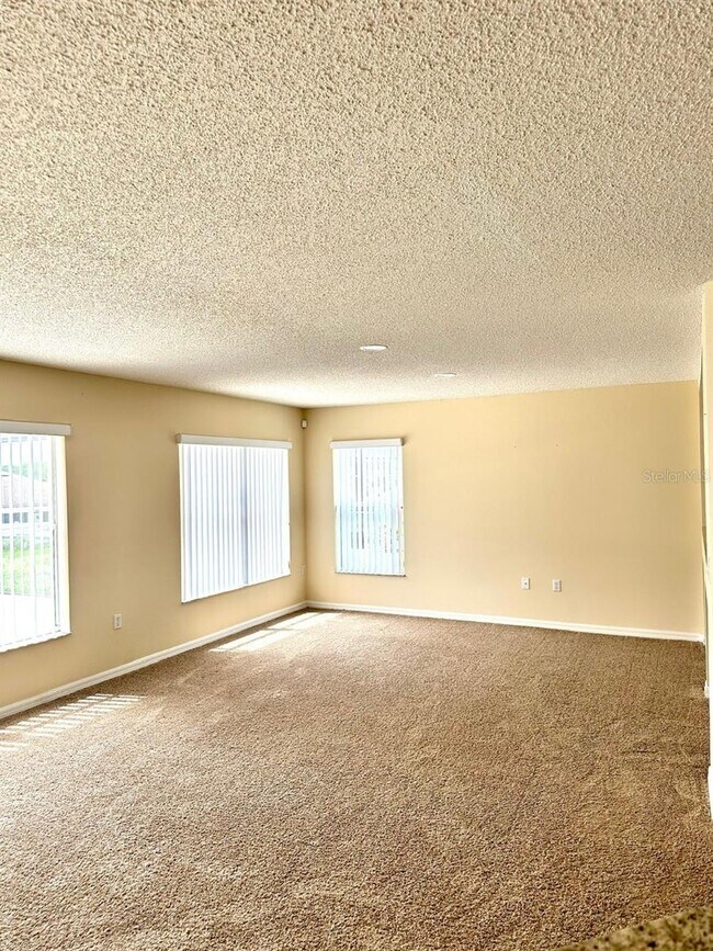 Building Photo - 410 Canna Dr