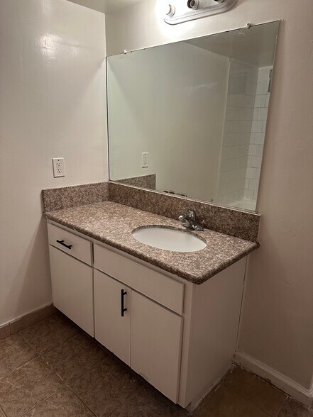 Building Photo - 1316 Flower St