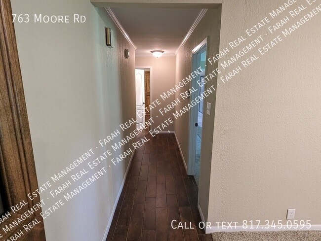 Building Photo - 763 Moore Rd