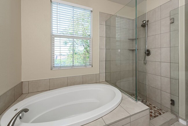 Building Photo - Serenity and Luxury Abound in Eastlake!