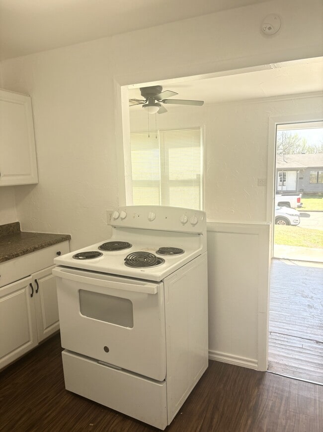 Building Photo - 3049 NE 15th St