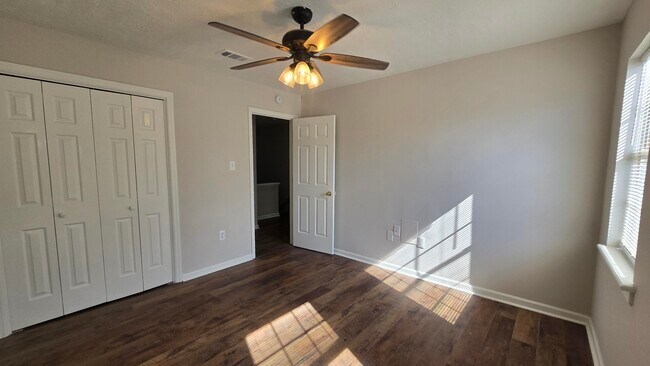 Building Photo - 123 Moss Creek Dr