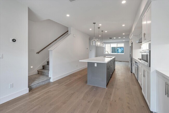Building Photo - 15201 Watkins Dr