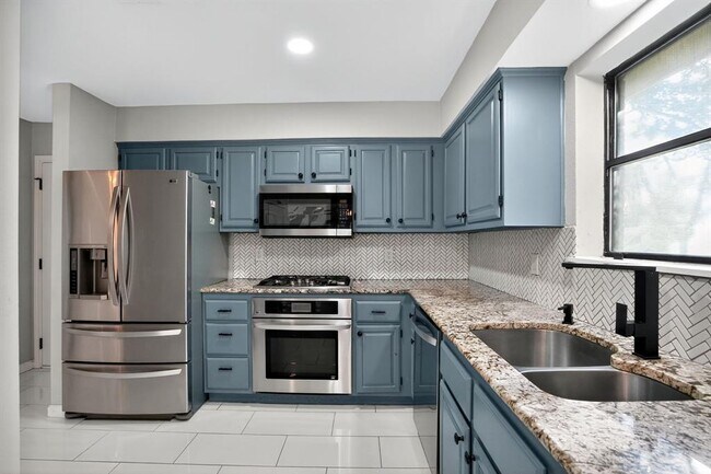 Building Photo - 505 Oak Ridge Dr