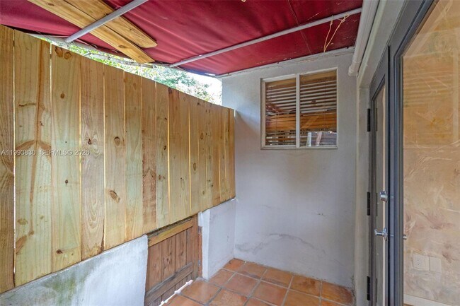 Building Photo - 6295 SW 29th St