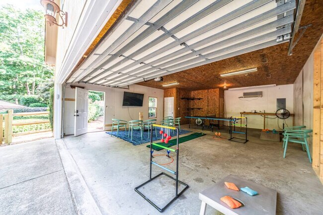 Building Photo - 3115 High Ridge Rd