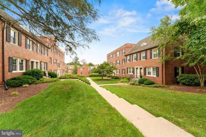 Building Photo - 2016 37th St SE