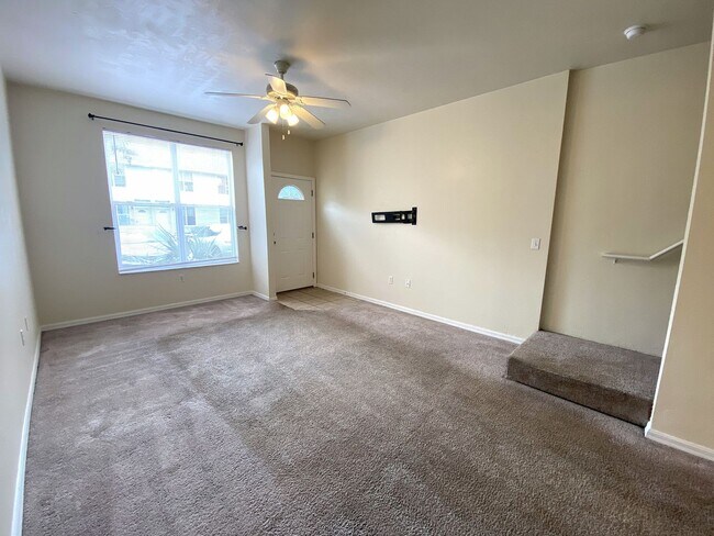 Building Photo - Kensington North #1608 - Pet Friendly!