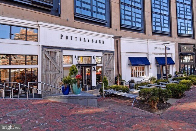 Building Photo - 7111 Woodmont Ave