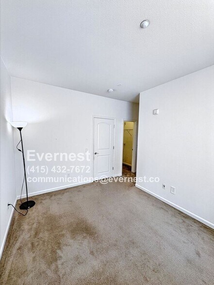 Building Photo - 764 Grandview Ter