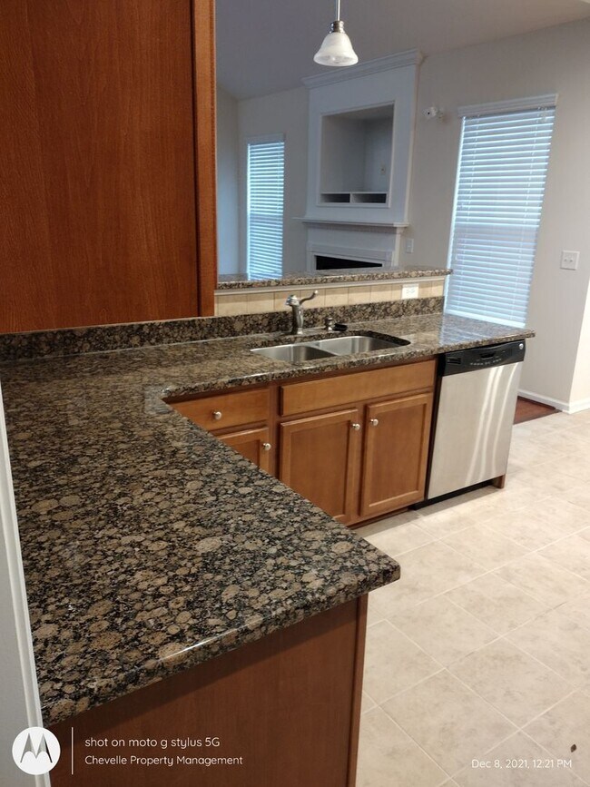 Building Photo - Beautiful 5 bedroom FOR RENT