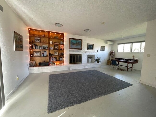 Building Photo - 301 NW 18th Pl