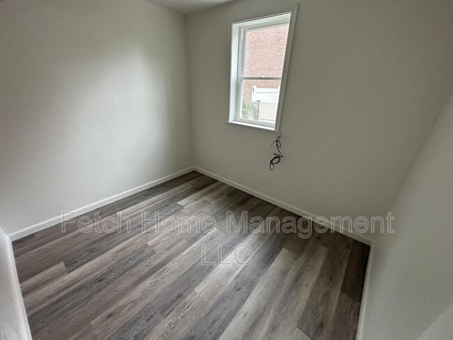 Building Photo - 528 S Duke St