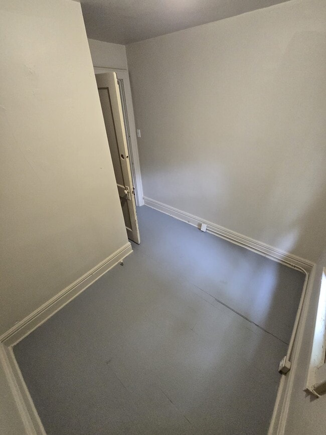 Building Photo - 1925 Foster Ave