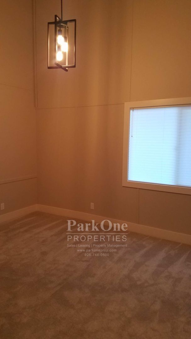 Building Photo - Nicely Remodeled Walnut Creek Saranap Home