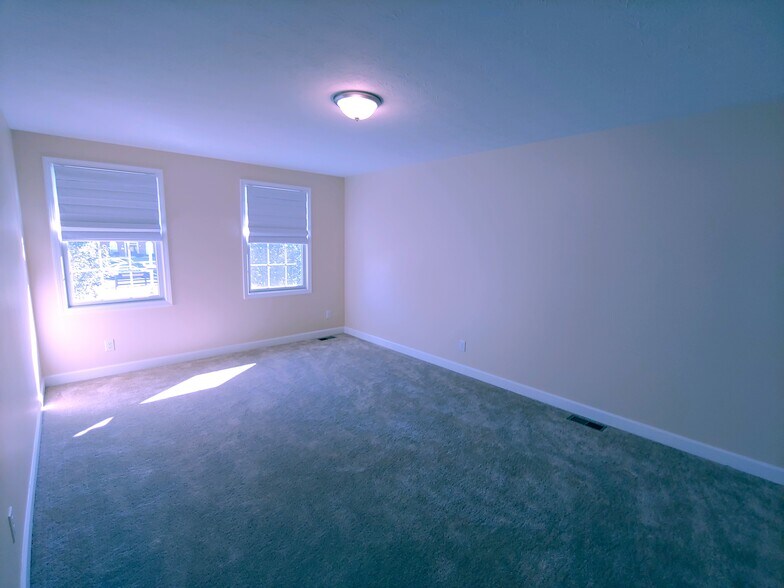 Master bed - 7762 Knue Rd