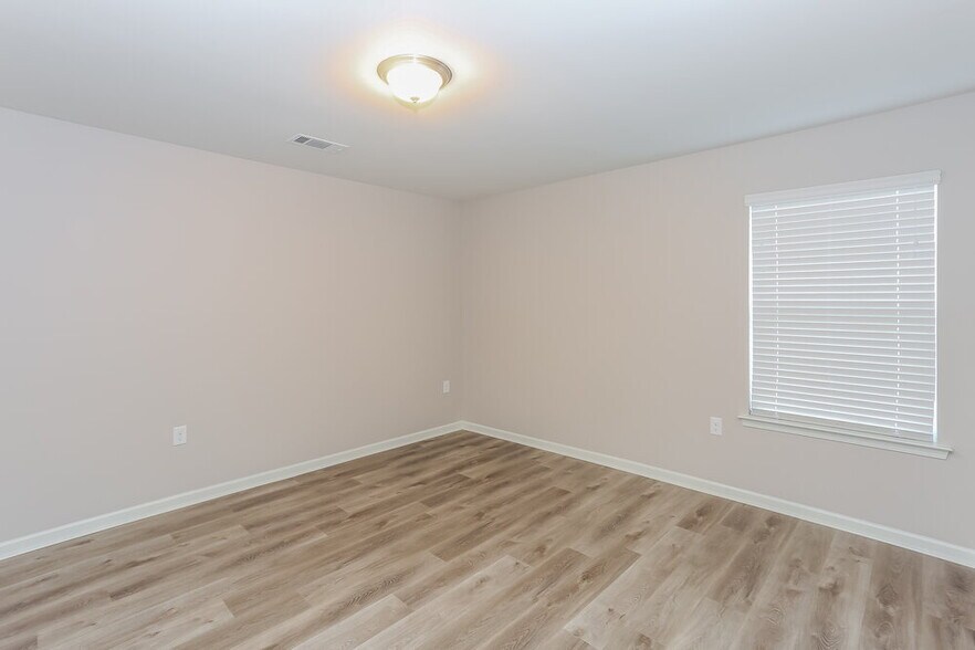 Building Photo - 1231 Farm Branch Dr SW