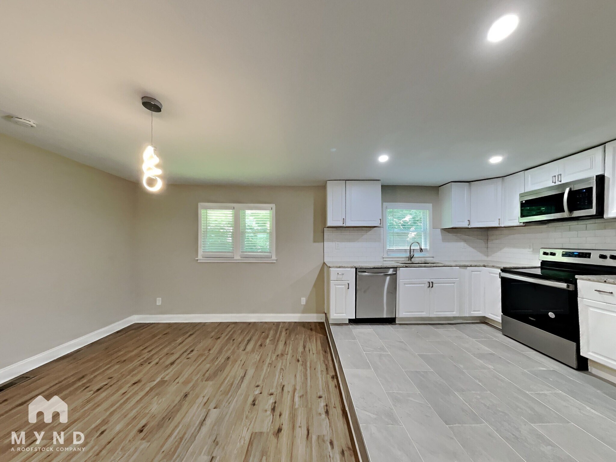 Building Photo - 8266 Lake View Terrace