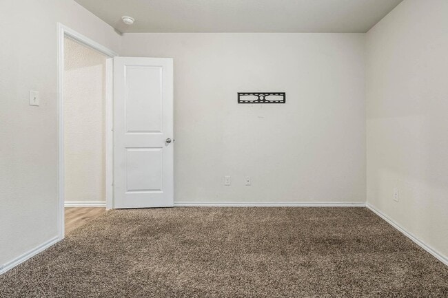Building Photo - 2120 Tulipwood Dr