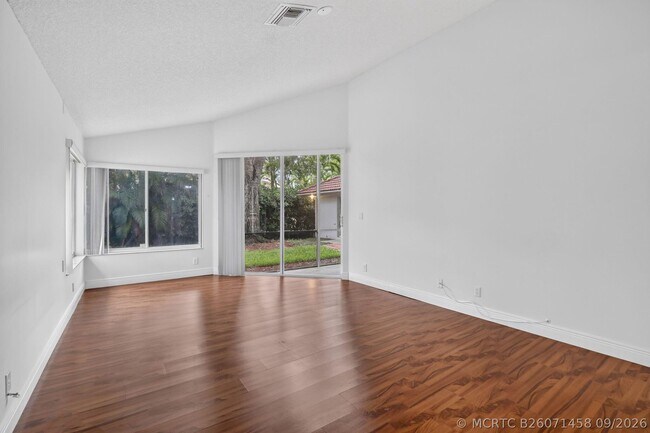 Building Photo - 924 Spoonbill Cir