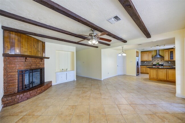 Building Photo - 6227 S Pinesap Dr