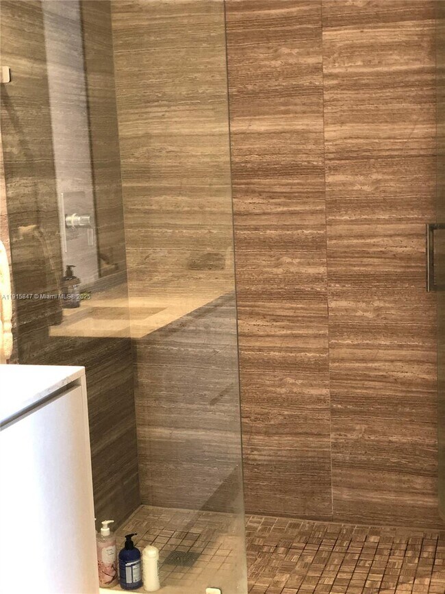 Building Photo - 1010 Brickell Ave