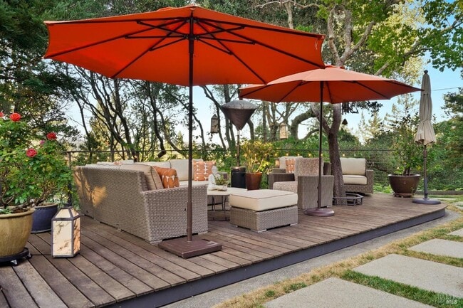 Building Photo - 10 Idlewood Rd