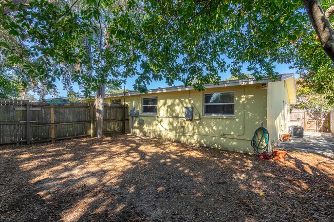 Building Photo - 617 Lyndhurst St