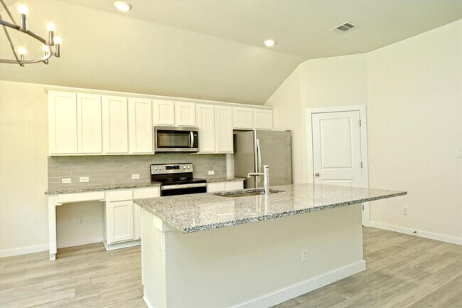 Building Photo - 10620 W Lakeview Dr