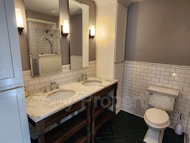 Building Photo - 120 68th Pl