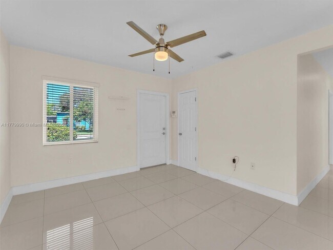 Building Photo - 6510 SW 63rd Ct