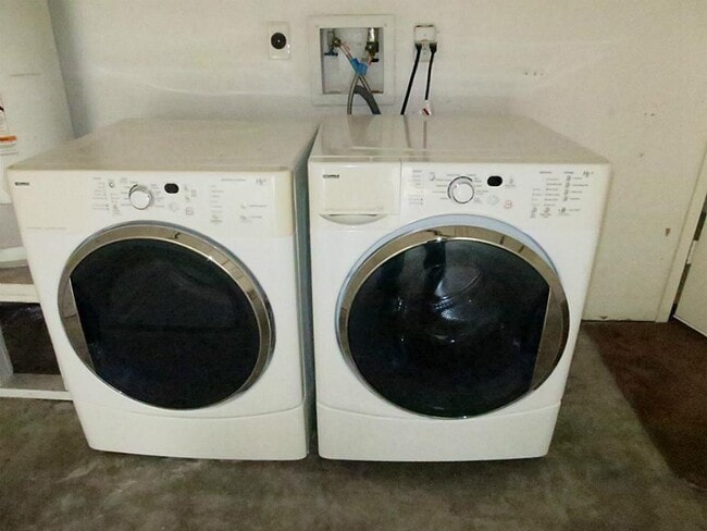 Building Photo - 327 Capehill Dr