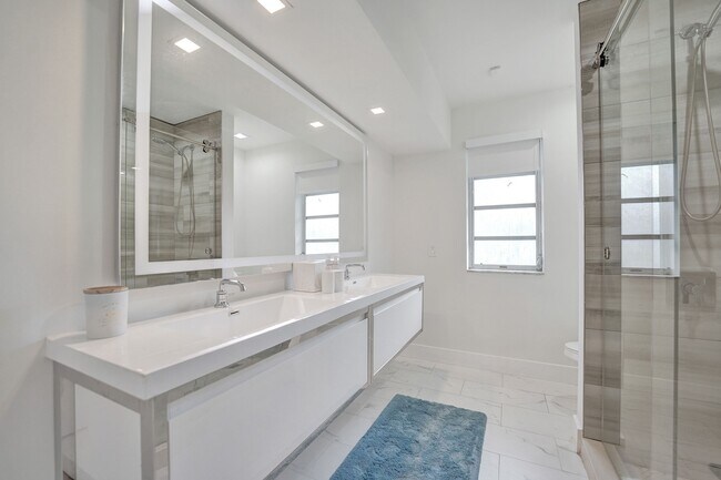 Building Photo - 3630 N 55th Ave