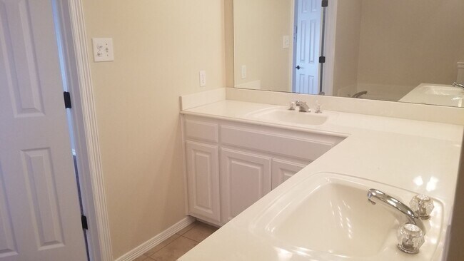 Building Photo - 4208 Crossgate Ct