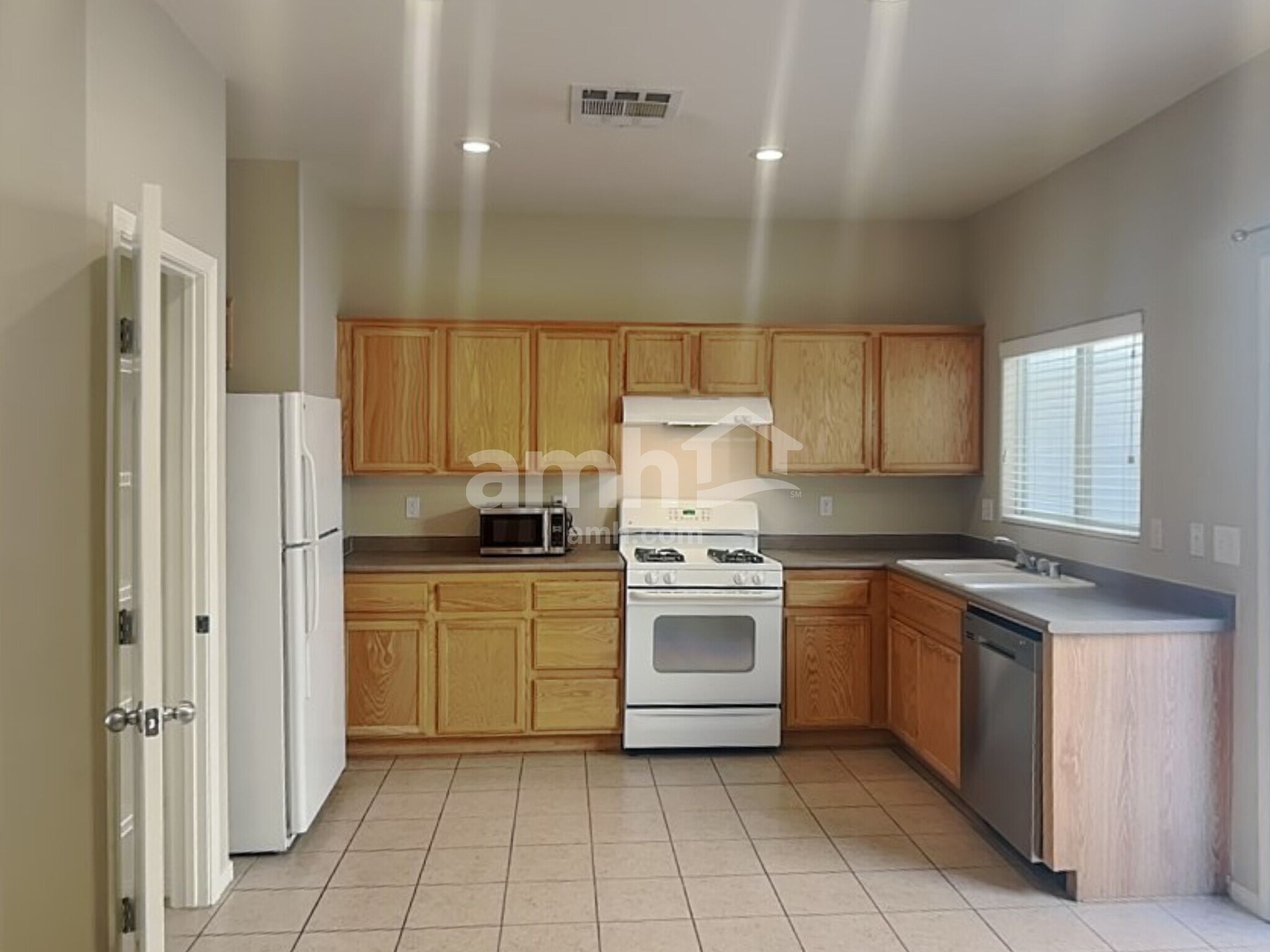 Building Photo - 902 Blue Rosalie Pl