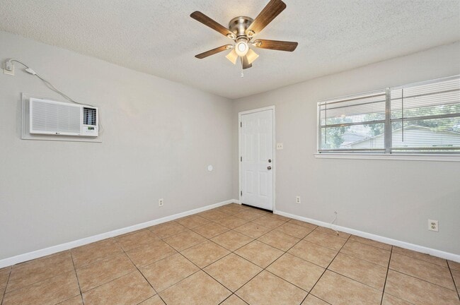 Building Photo - 29 Cape Dr NW