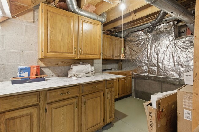 Building Photo - 12 White Oak Bend