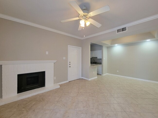 Building Photo - Prime Location in West University Area! First floor unit with open floor plan, tile floors throug...