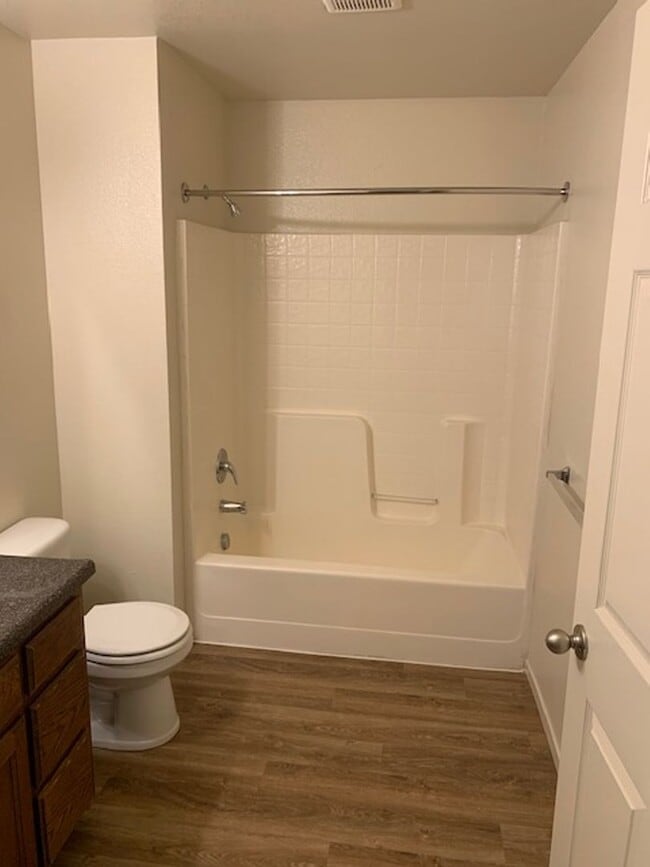 Building Photo - 2 Bed/2 Bath