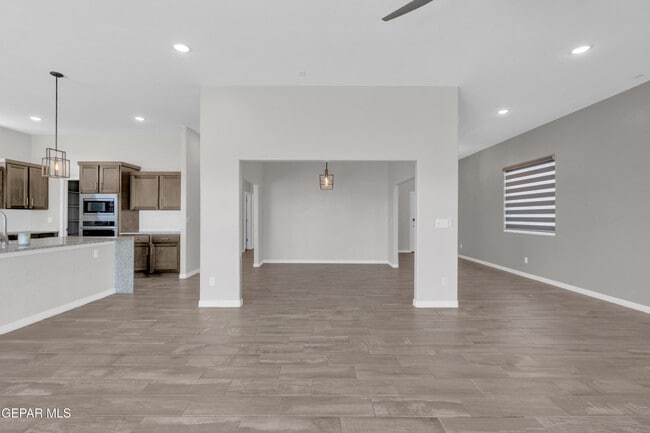 Building Photo - 544 La Entrada Cir